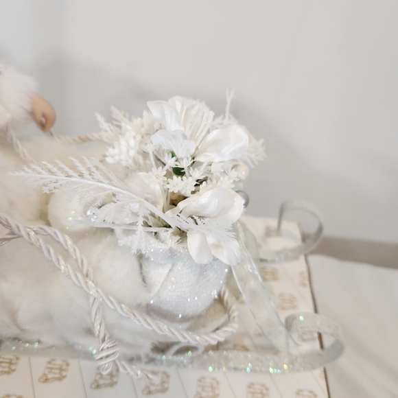 New Winter Baby in Sleigh From the Heritage Signature Collection - Picture 14 of 16